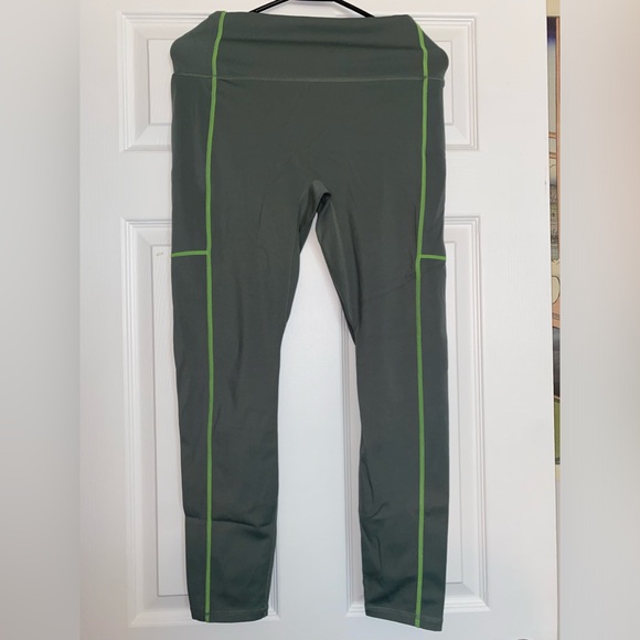 Fabletics Exercise Outfit - Picture 3 of 7